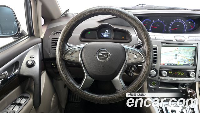 KG Mobility (SsangYong) Korando Turismo 4WD Chateau 9-seater 2015 — фото 16