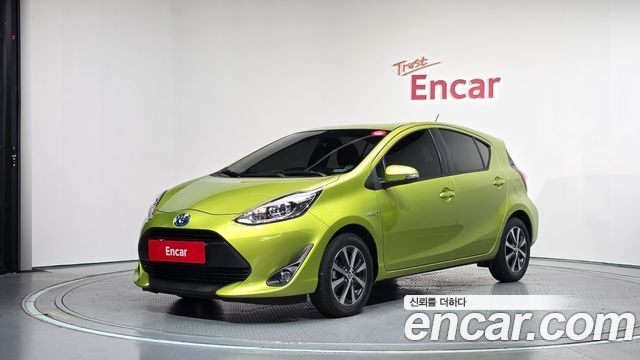 Toyota Prius C 1.5 2018 — фото 1