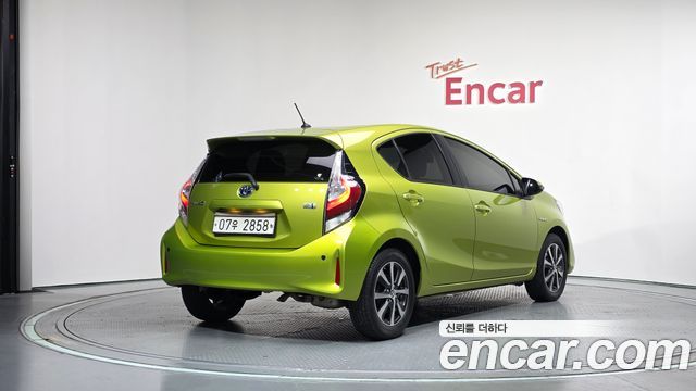 Toyota Prius C 1.5 2018 — фото 2