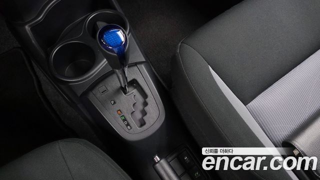 Toyota Prius C 1.5 2018 — фото 9