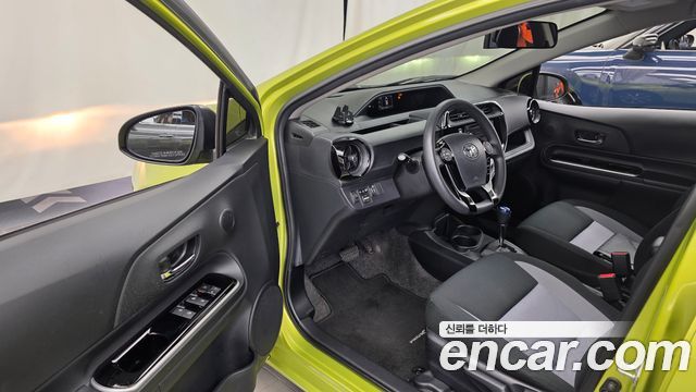 Toyota Prius C 1.5 2018 — фото 10