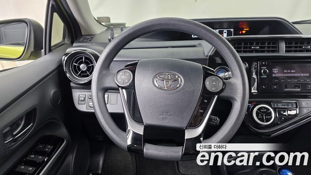 Toyota Prius C 1.5 2018 — фото 16