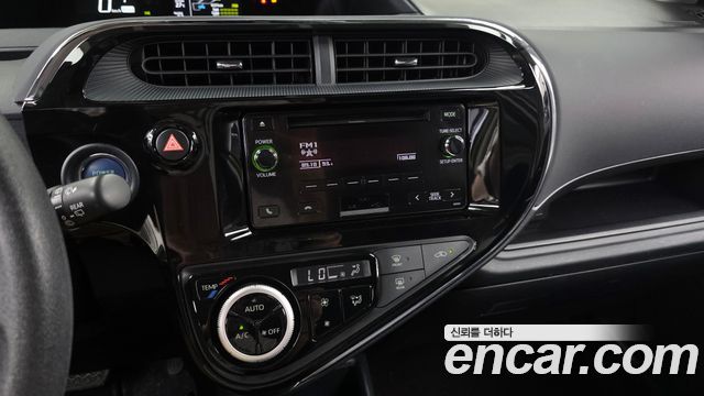 Toyota Prius C 1.5 2018 — фото 17