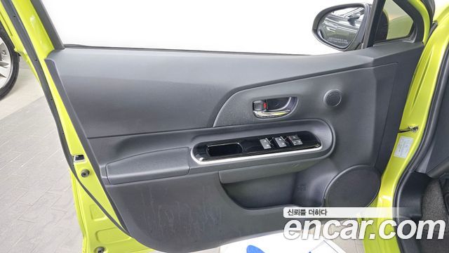 Toyota Prius C 1.5 2018 — фото 30