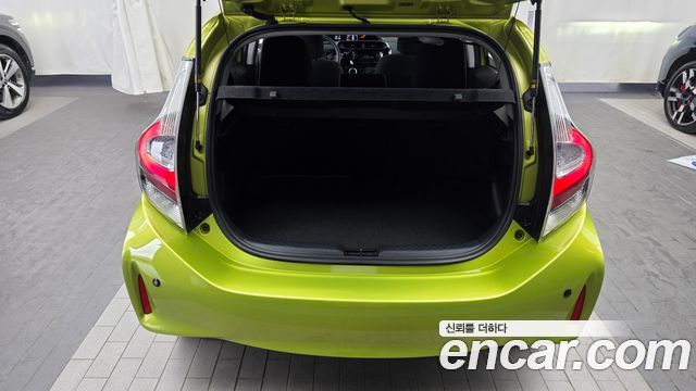 Toyota Prius C 1.5 2018 — фото 34