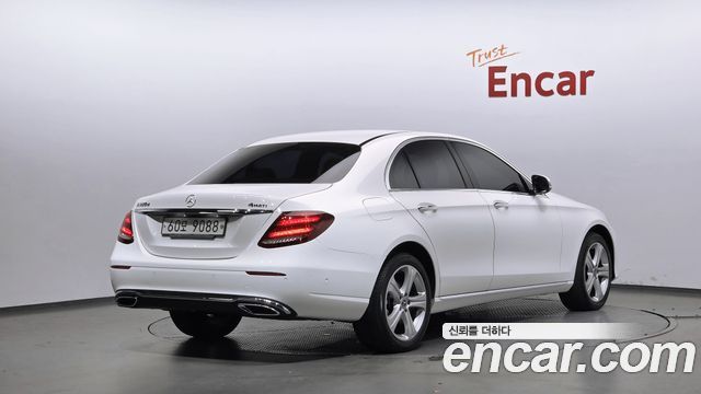 Mercedes-Benz E-Class (W213) E220d 4MATIC Avantgarde 2018 — фото 2