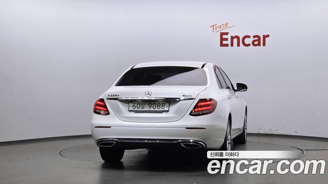 Mercedes-Benz E-Class (W213) E220d 4MATIC Avantgarde 2018 — фото 4