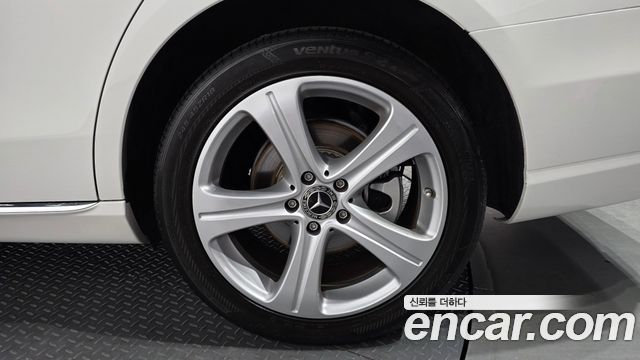 Mercedes-Benz E-Class (W213) E220d 4MATIC Avantgarde 2018 — фото 5