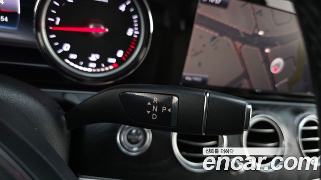 Mercedes-Benz E-Class (W213) E220d 4MATIC Avantgarde 2018 — фото 9