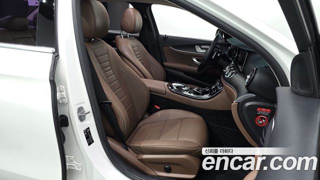 Mercedes-Benz E-Class (W213) E220d 4MATIC Avantgarde 2018 — фото 11