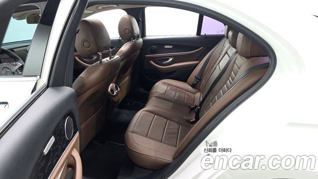 Mercedes-Benz E-Class (W213) E220d 4MATIC Avantgarde 2018 — фото 12