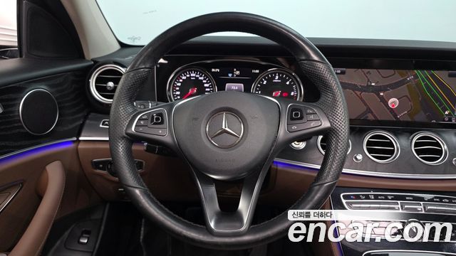 Mercedes-Benz E-Class (W213) E220d 4MATIC Avantgarde 2018 — фото 13