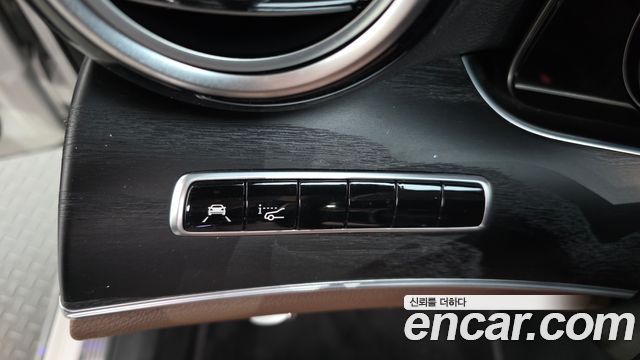 Mercedes-Benz E-Class (W213) E220d 4MATIC Avantgarde 2018 — фото 17