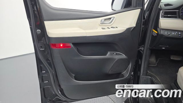 Hyundai Grand Starex Limousine 2019 — фото 25