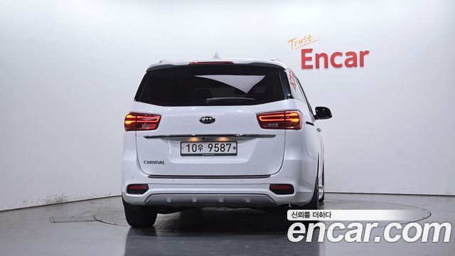 Kia Carnival 9-Seater Noblesse Special 2019 — фото 4