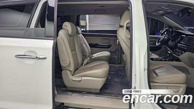 Kia Carnival 9-Seater Noblesse Special 2019 — фото 12