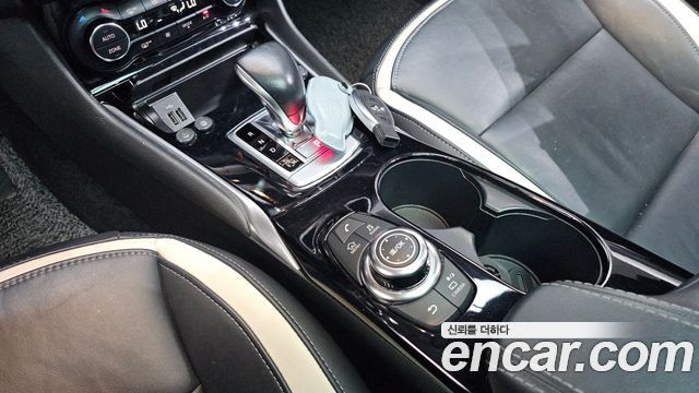 Infiniti Q30 2.0 Sport Proassist 2019 — фото 9