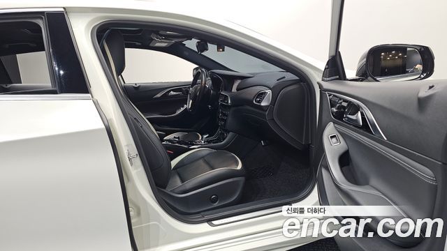 Infiniti Q30 2.0 Sport Proassist 2019 — фото 11