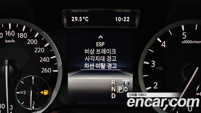 Infiniti Q30 2.0 Sport Proassist 2019 — фото 16