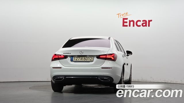 Mercedes-Benz A-Class (W177) A200d Sedan 2021 — фото 4