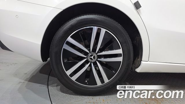 Mercedes-Benz A-Class (W177) A200d Sedan 2021 — фото 5
