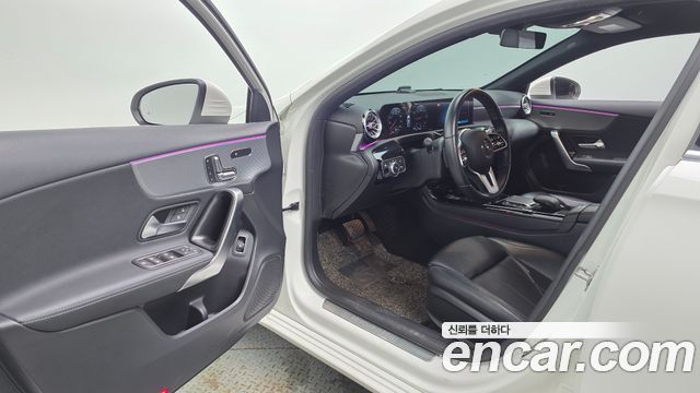 Mercedes-Benz A-Class (W177) A200d Sedan 2021 — фото 10