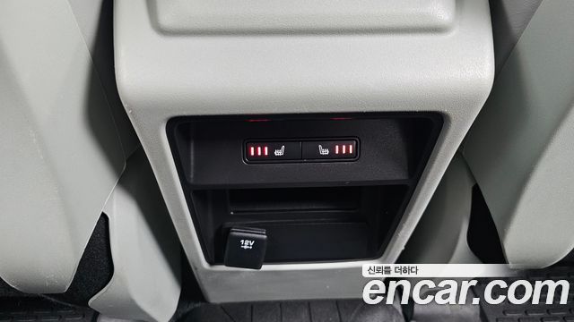 Land Rover Discovery Sport 2.0 TD4 HSE Luxury 2016 — фото 18