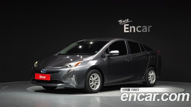 Toyota Prius (IV) 1.8 E 2017 — фото 1
