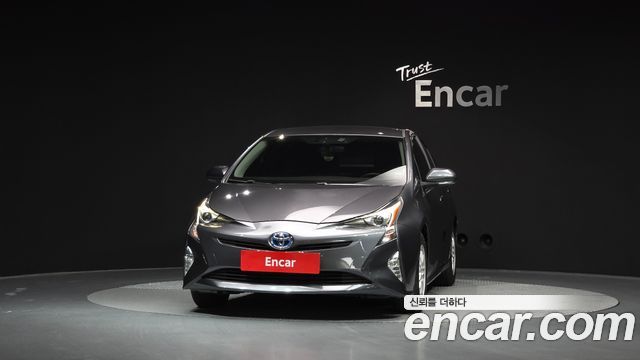 Toyota Prius (IV) 1.8 E 2017 — фото 3