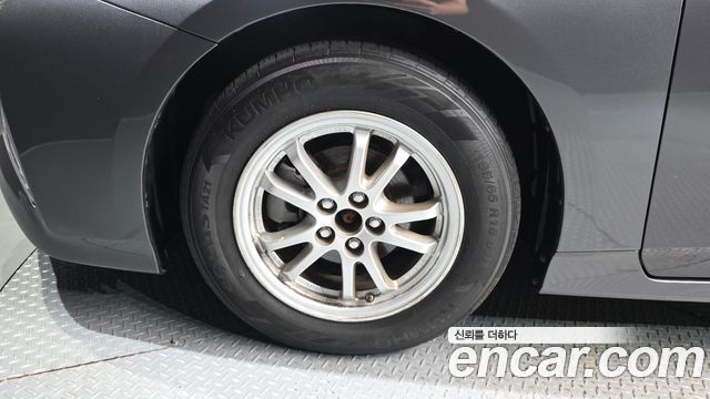 Toyota Prius (IV) 1.8 E 2017 — фото 5