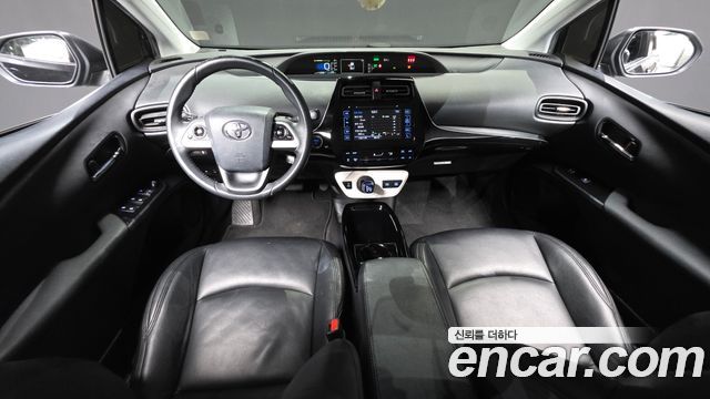 Toyota Prius (IV) 1.8 E 2017 — фото 7