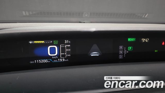 Toyota Prius (IV) 1.8 E 2017 — фото 8