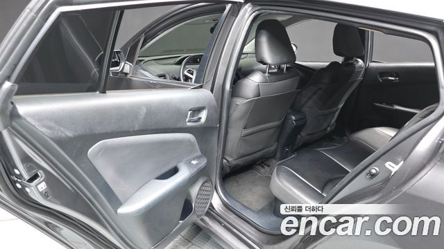 Toyota Prius (IV) 1.8 E 2017 — фото 12