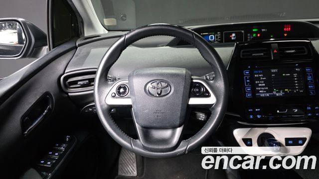 Toyota Prius (IV) 1.8 E 2017 — фото 13