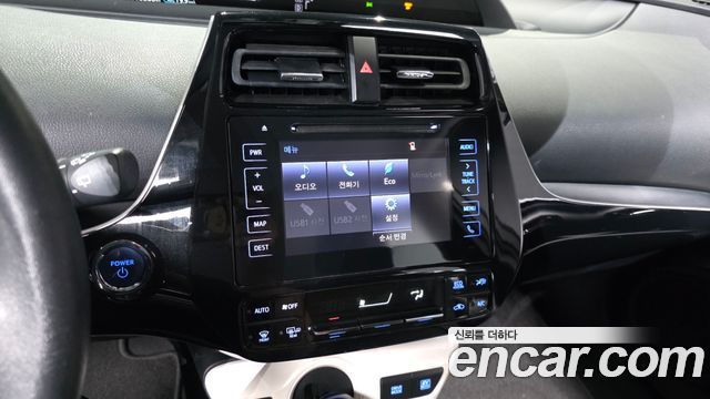 Toyota Prius (IV) 1.8 E 2017 — фото 14