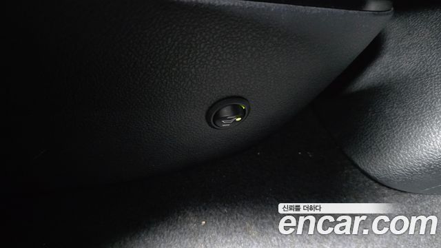 Toyota Prius (IV) 1.8 E 2017 — фото 18