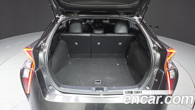 Toyota Prius (IV) 1.8 E 2017 — фото 20