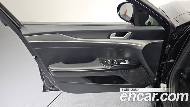 Kia K5 (III) 2.0 Prestige 2023 — фото 24