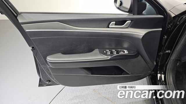 Kia K5 (III) 2.0 Prestige 2022 — фото 24