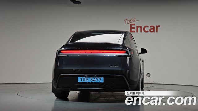 Tesla Model Y Long Range AWD 2025 — фото 4
