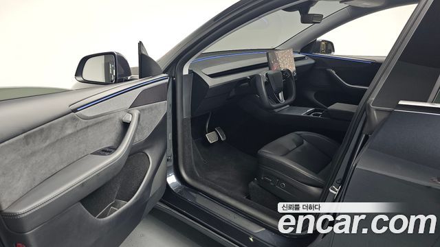 Tesla Model Y Long Range AWD 2025 — фото 10