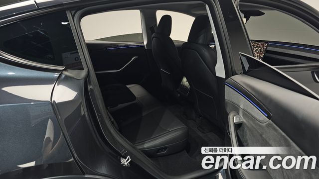 Tesla Model Y Long Range AWD 2025 — фото 12