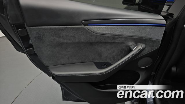 Tesla Model Y Long Range AWD 2025 — фото 25