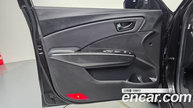 KG Mobility (SsangYong) Very New Tivoli Gasoline 1.5 2WD R-PLUS 2022 — фото 30