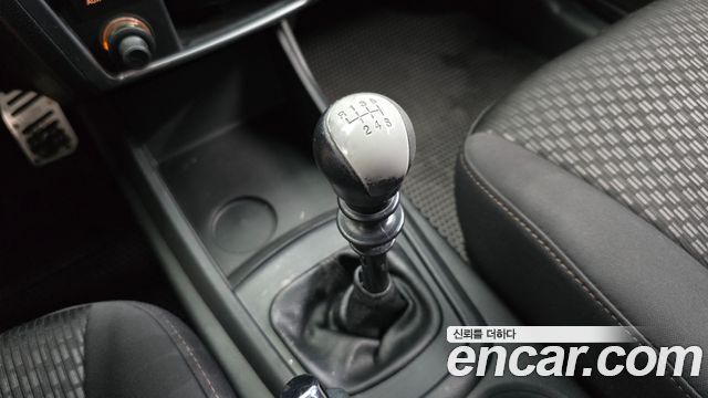 KG Mobility (SsangYong) Korando C 2.0 CVS 2WD Deluxe 2015 — фото 9