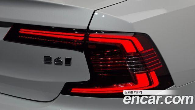 Volvo S90 B6 AWD Ultimate Bright 2023 — фото 23