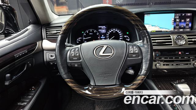 Lexus LS460 AWD XF40 2015 — фото 13