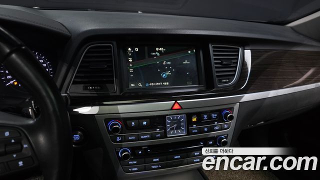 Genesis G80 3.3 GDI AWD Luxury 2018 — фото 15