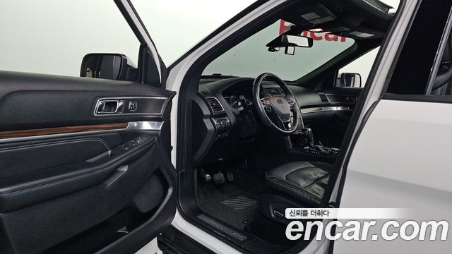 Ford Explorer 2.3 Limited 4WD 5th 2018 — фото 10