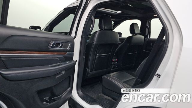 Ford Explorer 2.3 Limited 4WD 5th 2018 — фото 11